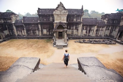 El llamado "camino de las tortitas de pltano" no se trata de una ruta concreta, sino de un conjunto de lugares que suelen visitar los mochileros en el Sudeste Asitico, por ejemplo, Angkor Wat, en Camboya. El nombre viene de los cafs que sirven banana pancakes. Aqu nacieron las guas Lonely Planet, en un tiempo en el que no haba casi informacin para visitar por libre estos pases.