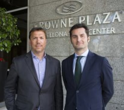 Enrique Escofet, gerente de Crowne Plaza Barcelona y Diego &Aacute;lvarez, director para el sur de Europa IHG. 