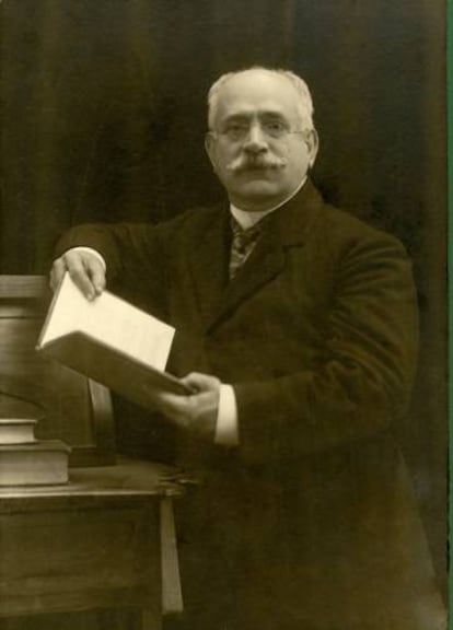 Retrato de Zoel Garc&iacute;a de Galdeano, alrededor de 1900. Fotograf&iacute;a de Jos&eacute; Yanguas y Garc&iacute;a. 