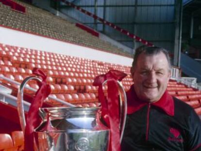 Bob Paisley, con la Copa de Europa en 1981