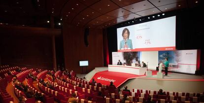 Una junta de accionistas de Banco Santander.