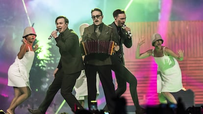 Los representantes de Suecia, KAJ, durante el ensayo de la primera semifinal de Eurovisión 2025.