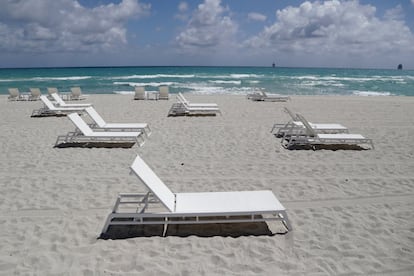 En Miami-Dade las autoridades ordenaron el cierre de todas las playas, parques y negocios comerciales y minoristas "no esenciales".