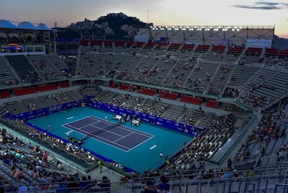 La Arena GNP semi vacía en el primer día del abierto de tenis de Acapulco, este lunes.