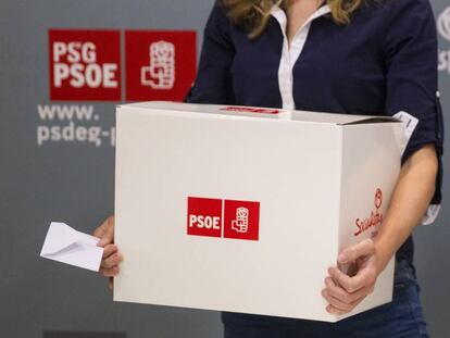 Preparativos en la sede del PSOE gallego para las primarias de este fin de semana.