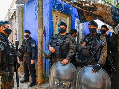 Un operativo policial en la barriada de Puerta 8, en la periferia de Buenos Aires, en febrero de 2022.