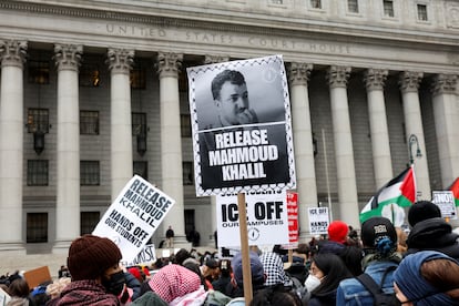 Protesta en favor de la liberación de Khalil, este miércoles ante el tribunal en Nueva York.