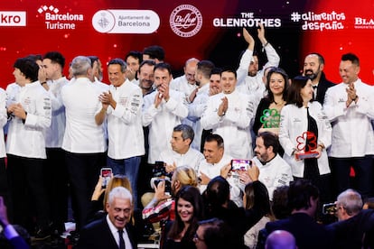 Una vez finalizada la entrega de los premios, varios cocineros de renombre de Barcelona servirán un cóctel para los invitados: por ejemplo, Albert Adrià preparará un dadino de queso y trufa, y los cocineros de Disfrutar elaborarán un polvorón de tomate, y un calçot liofilizado.