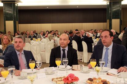 Juan Pedro Moreno, consejero delegado de Accenture, Jaime García Legaz, secretario de estado de Comercio y Ramón de la Riva, director general adjunto del Banco Sabadell.