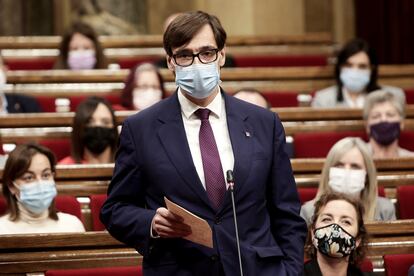 El líder del PSC, Salvador Illa, durante la sesión de control al Govern en el pleno del Parlament.