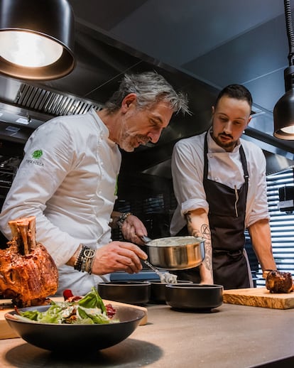 El cocinero Pepe Solla, en la cocina de El Olivo, en una imagen proporcionada por el restaurante.