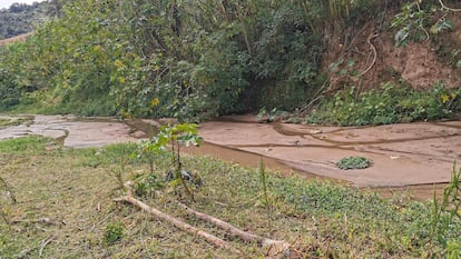 Años de extracción descontrolada de materiales de construcción, han secado el río Nizao.