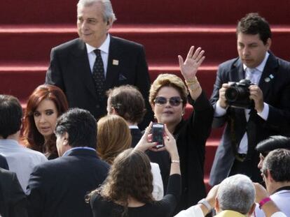 La presidenta brasile&ntilde;a Dilma Rousseff, junto con Cristina Fern&aacute;ndez (izquierda), en la misa de clausura de las JMJ, en R&iacute;o de Janeiro.