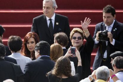 La presidenta brasile&ntilde;a Dilma Rousseff, junto con Cristina Fern&aacute;ndez (izquierda), en la misa de clausura de las JMJ, en R&iacute;o de Janeiro.