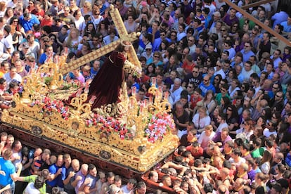 El solemne paso de Jesús Nazareno en Priego de Córdoba, cuya cofradía cuenta con casi 430 años.