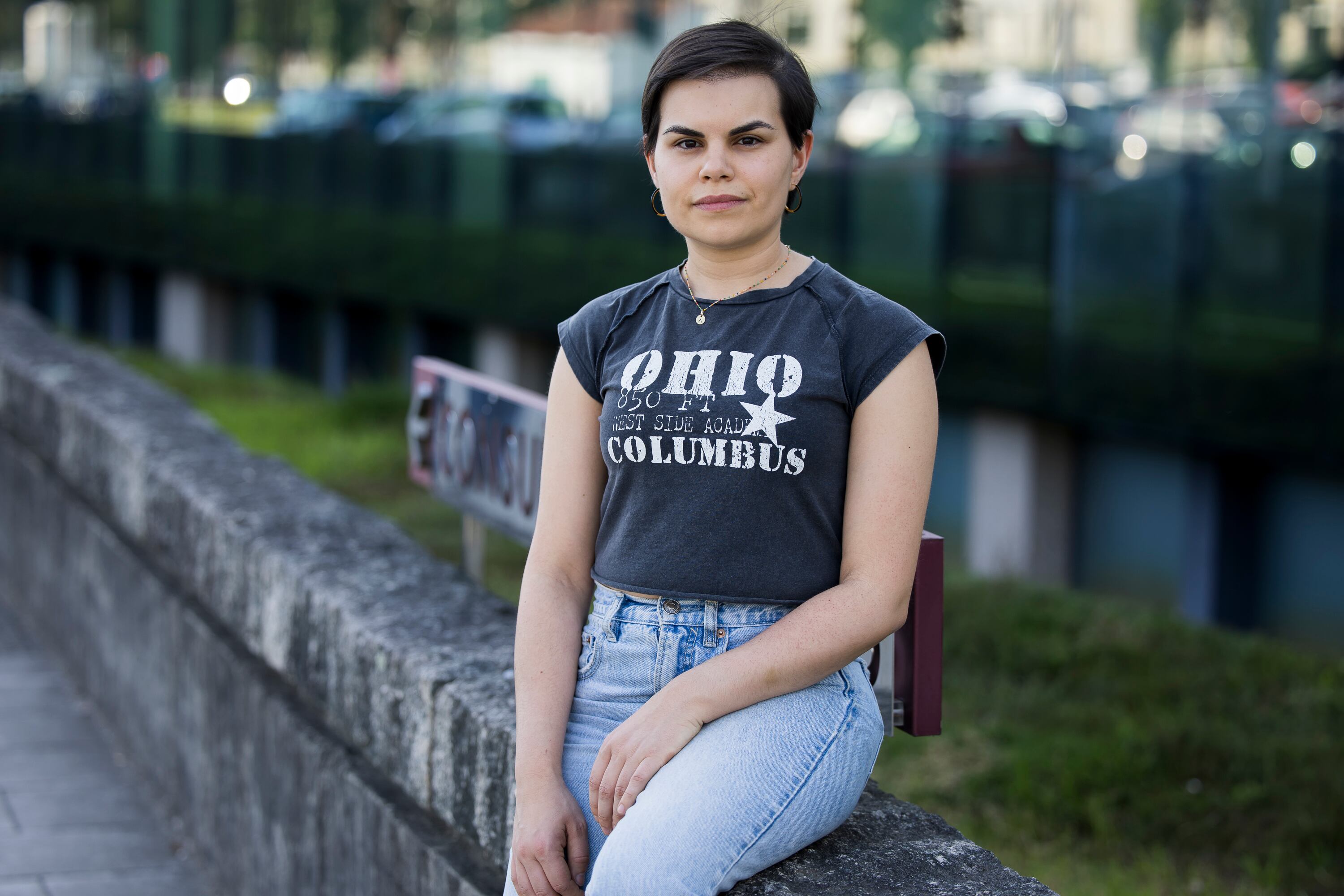 Aida Castro, en los alrededores del Hospital Clínico de Santiago de Compostela. 