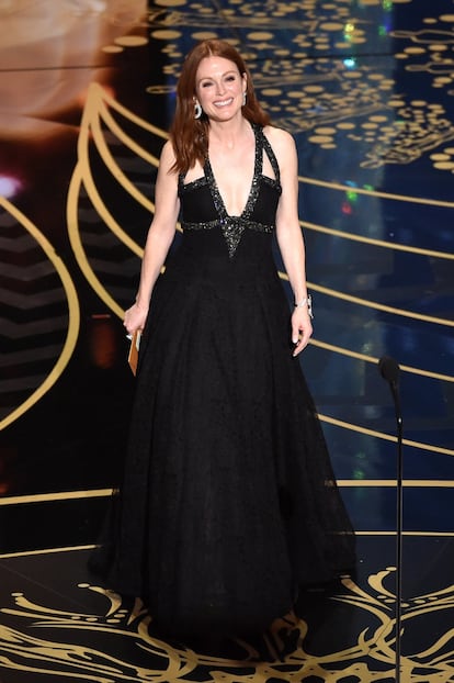 Julianne Moore fala durante a cerimônia