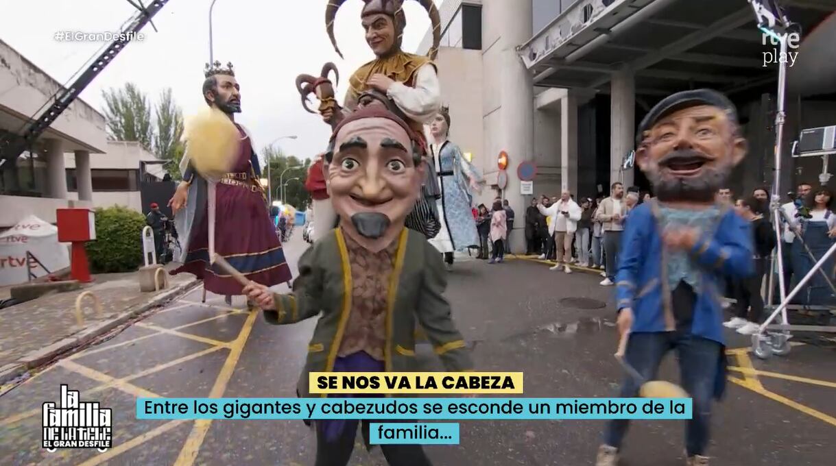 Un pasacalles de gigantes y cabezudos en 'El gran desfile' de RTVE.