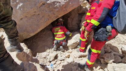 Efectivos de la Unidad Militar de Emergencias (UME) trabajan en las tareas de búsqueda de supervivientes en el terremoto de Marruecos, el 11 de septiembre.
