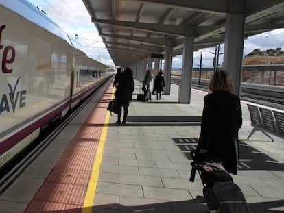 El avión le come terreno al AVE para viajar entre destinos españoles