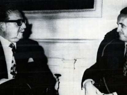 Salvador Allende recebe o ministro espanhol Gregorio López Bravo, em 1971.