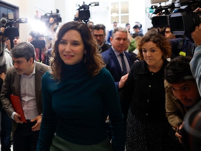 La presidenta de la Comunidad de Madrid, Isabel Díaz Ayuso, a su llegada al desayuno informativo de Forum Europa este lunes en Madrid.