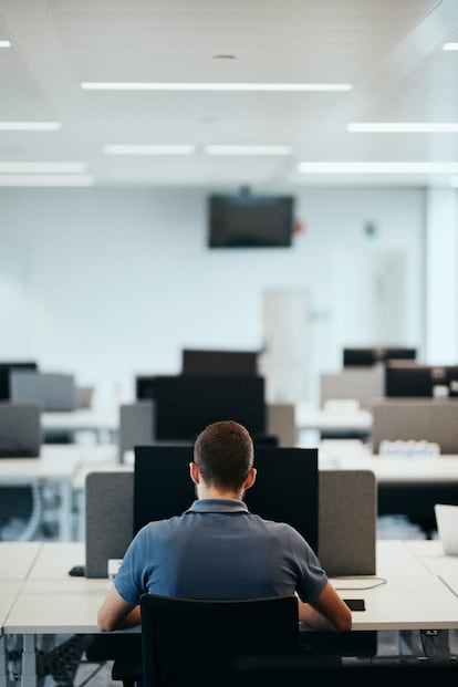 Interior de las oficinas de Adevinta, en Barcelona.