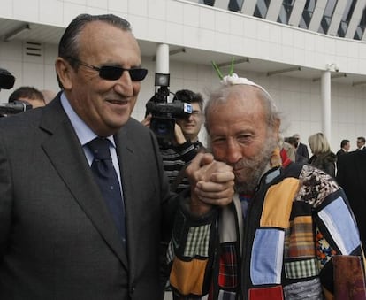 Carlos Fabra y el escultor Ripollés el día de la inauguración del aeropuerto de Castellón.