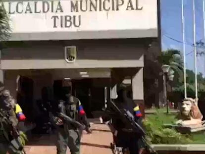 Disidencias patrullan y atemorizan en las calles de Tibú, Santander.