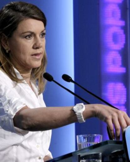 La secretaria general del Partido Popular, María Dolores Cospedal, durante una rueda de prensa en la sede nacional del PP.