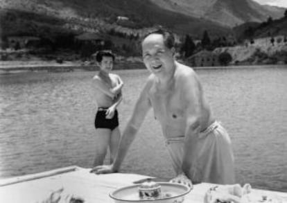 Mao Zedong, en 1961, tras nadar en un lago de Lushan.