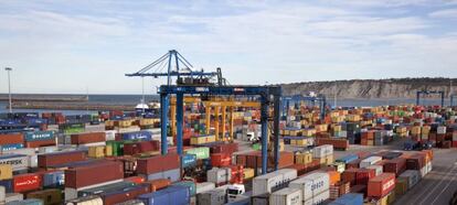 Terminal de contenedores en un puerto