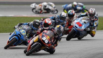Salom lidera la carrera.