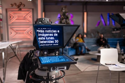 Autocue del programa 'Ya es mediodía' de Telecinco.