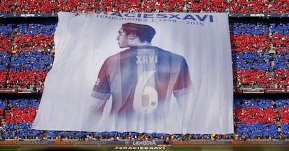 O mural gigante exibido no Camp Nou pela despedida do capitão.