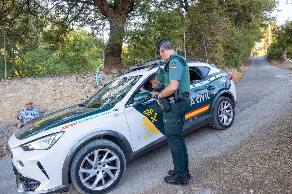 Un hombre mata a otro y se atrinchera con la esposa de la víctima en Huétor Santillán (Granada)