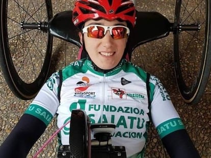 La ciclista vasca Ione Basterra, antes de una carrera.