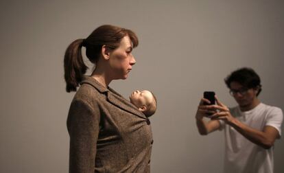 'Woman with Shopping, 2013' (Ron Mueck).