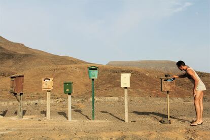 Fotografía tomada en Fuerteventura. Todos nos acordamos siempre de nuestras madres de viaje, incluso en mitad de la nada como es este caso