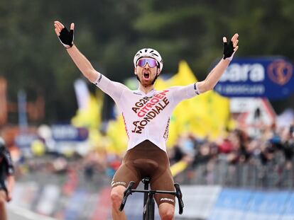 Aurelien Paret-Peintre tras ganar la cuarta etapa del Giro de Italia, este martes.
