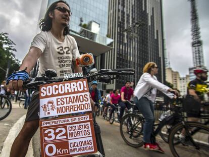 Bicicletada contra violência no trânsito em São Paulo.