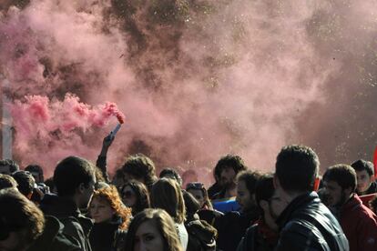 Los estudiantes también han salido a la calle en Roma para protestar contra los recortes en los presupuestos de educación.