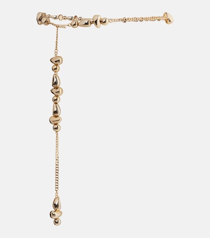El cinturón Halcyon de Zimmermann forma parte de la colección Primavera 2025 bautizada como Illumination. Su diseño tipo cadena en acabado dorado se adorna con delicadas perlas y piedras que evocan el brillo del sol sobre el agua. (450 €)