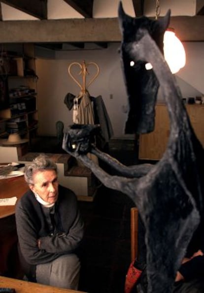 La fallecida Leonora Carrington, en su estudio de M&eacute;xico D. F. en 2000.