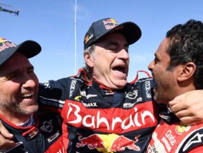 El madrileño, de 57 años, se supera a sí mismo como el vencedor más veterano y logra su tercer triunfo con un tercer coche diferente