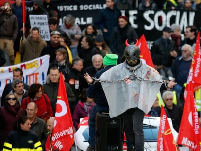 Protestas de trabajadores el pasado viernes contra la anunciada reforma del Gobierno francés.
