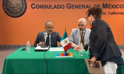 Audiencia donde habló Rosa Elvira, en el Consulado de México en Los Ángeles, el 20 de julio.