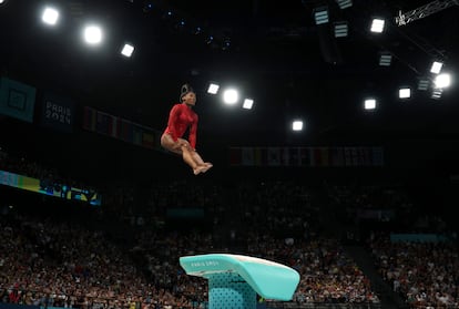 Simone Biles, durante la final de potro que le ha valido su tercera medalla de oro en París 2024.