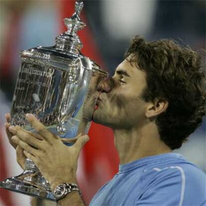 Roger Federer, tras recibir la copa en el Open EE UU.