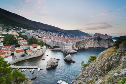 La Ciudad Vieja de Dubrovnik es patrimonio mundial. En ella se encuentra la fortaleza Lovrijenac, que en la ficción se convierte en la Fortaleza Roja.